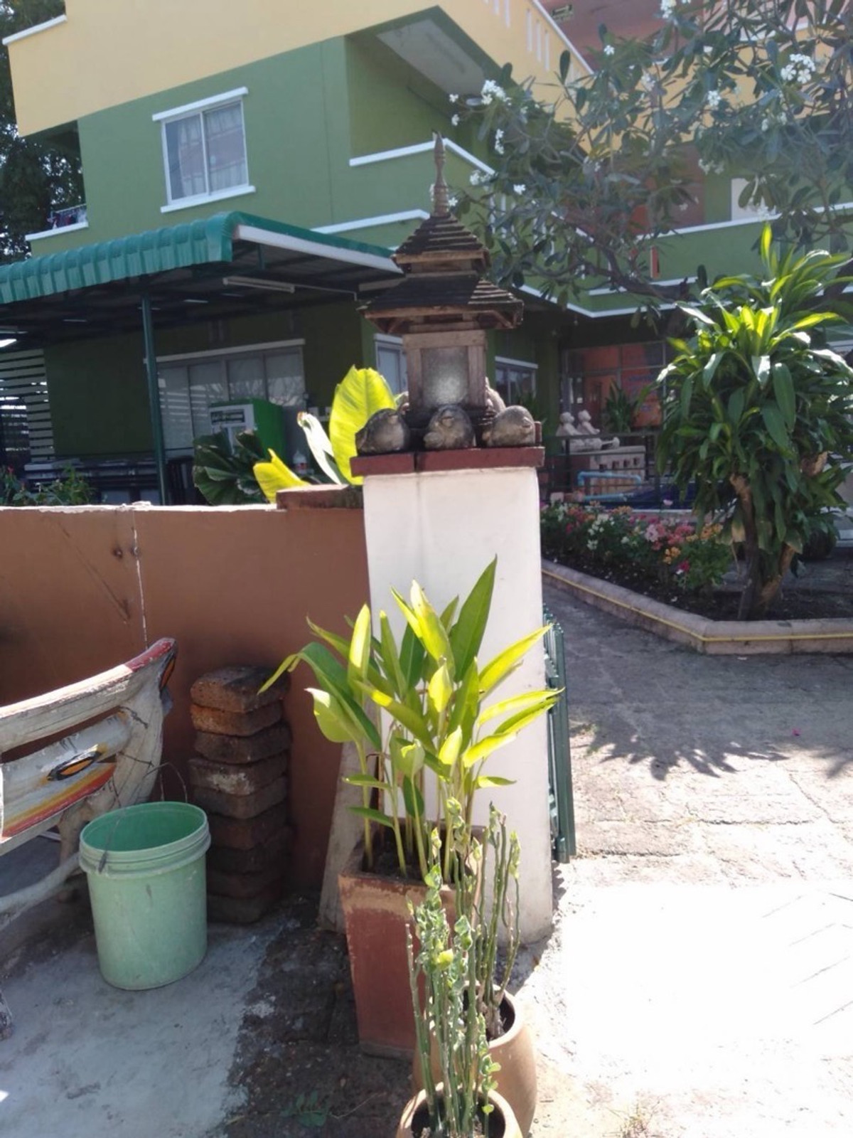 For SaleHotel&Apartment BusinessSamut Prakan,Samrong : Good location behind the corner invest and receive immediate income.