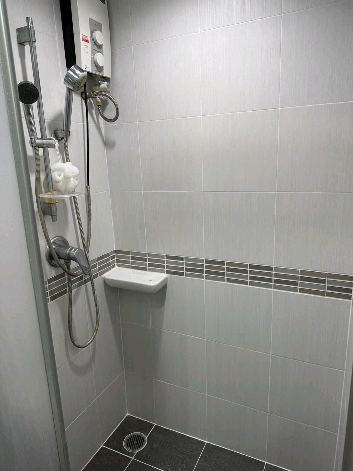 For RentCondoPattanakan, Srinakarin : Condo fully furnished, ready to move in, very good location, near Airport Link Hua Mak, convenient travel, near shopping malls, restaurants, lots of food 😊