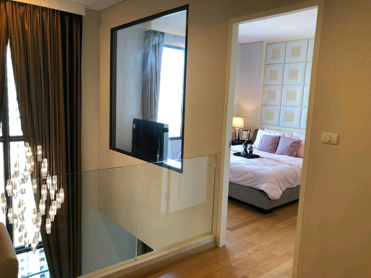 For RentCondoRama9, Petchburi, RCA : ✨ Luxury condo in the heart of the city, convenient travel, near MRT and Airport Link, 2-story duplex room, high ceilings, airy, beautiful church view in the heart of Asoke-Phetchaburi.