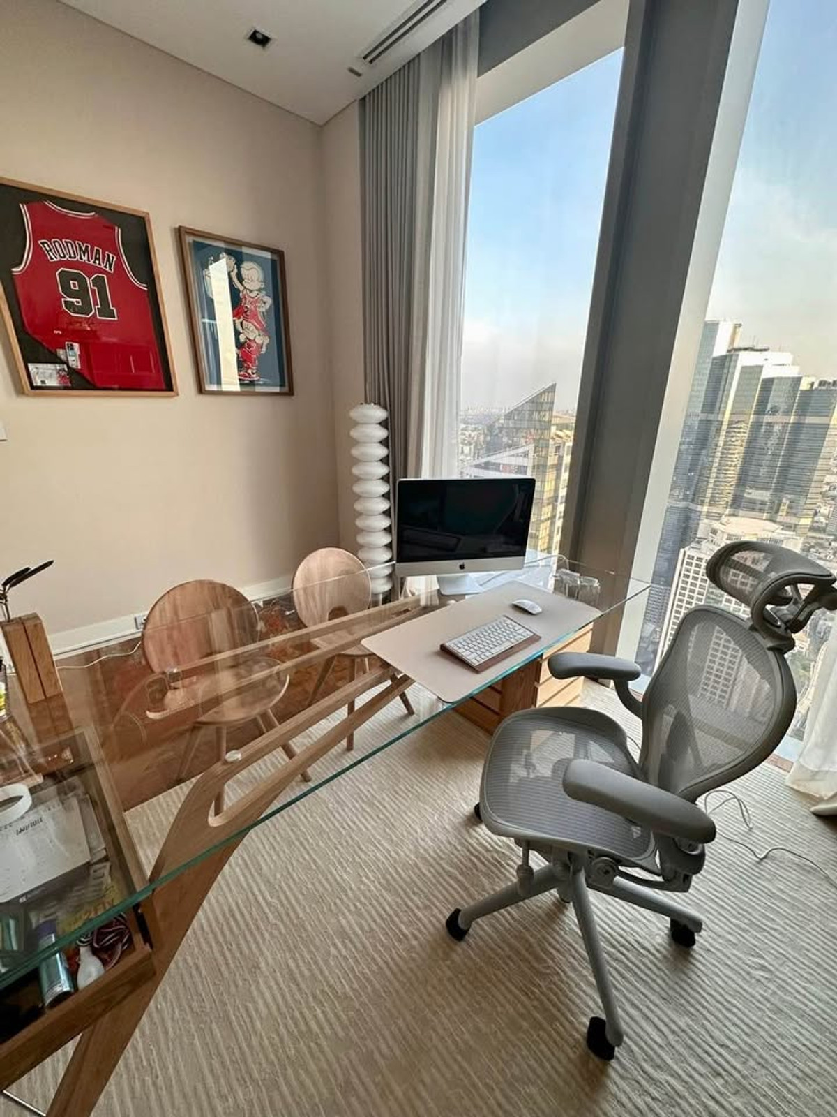 For RentCondoSathorn, Narathiwat : ⭐️ The Ritz - Carlton Residences at MahaNakhon⭐️ 2 BEDS 3 BATHS 126 sq m. Very beautiful view, luxurious room, fully decorated.
