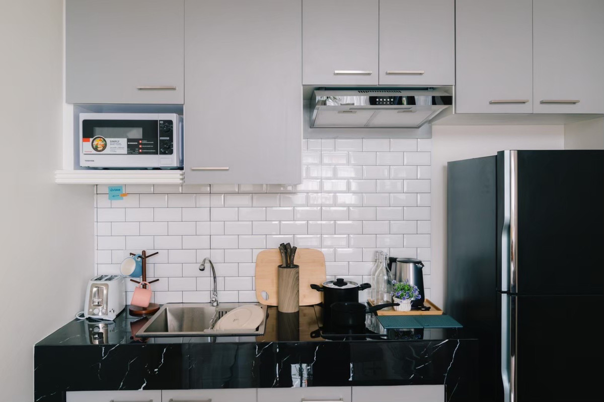 ขายชะอำ เพชรบุรี : วันหยุดของครอบครัวคุณ — ควรมี สไลเดอร์ 15 เมตร รออยู่ 🎢 และเมื่อคุณกลับบ้าน พูลวิลล่าหลังนี้ยังทำงานแทนคุณ — รับ 35,000 บาท/เดือน เป็น Passive Income 💰 Yield 5%