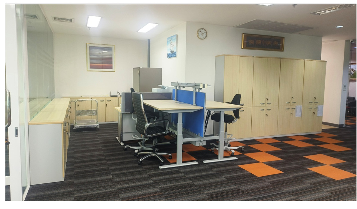 For RentOfficeBangna, Bearing, Lasalle : Office for rent/sale, Central City Tower Building. (next to Central Bangna Department Store) Area size: 186 sq m. Floor: 19