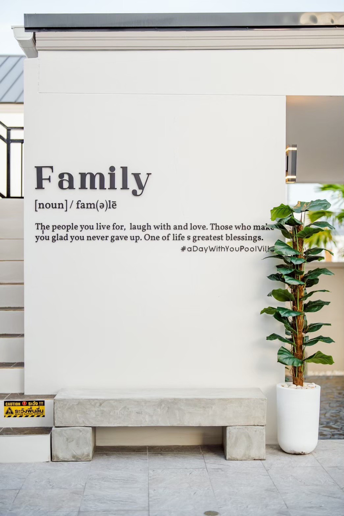 ขายชะอำ เพชรบุรี : วันหยุดของครอบครัวคุณ — ควรมี สไลเดอร์ 15 เมตร รออยู่ 🎢 และเมื่อคุณกลับบ้าน พูลวิลล่าหลังนี้ยังทำงานแทนคุณ — รับ 35,000 บาท/เดือน เป็น Passive Income 💰 Yield 5%