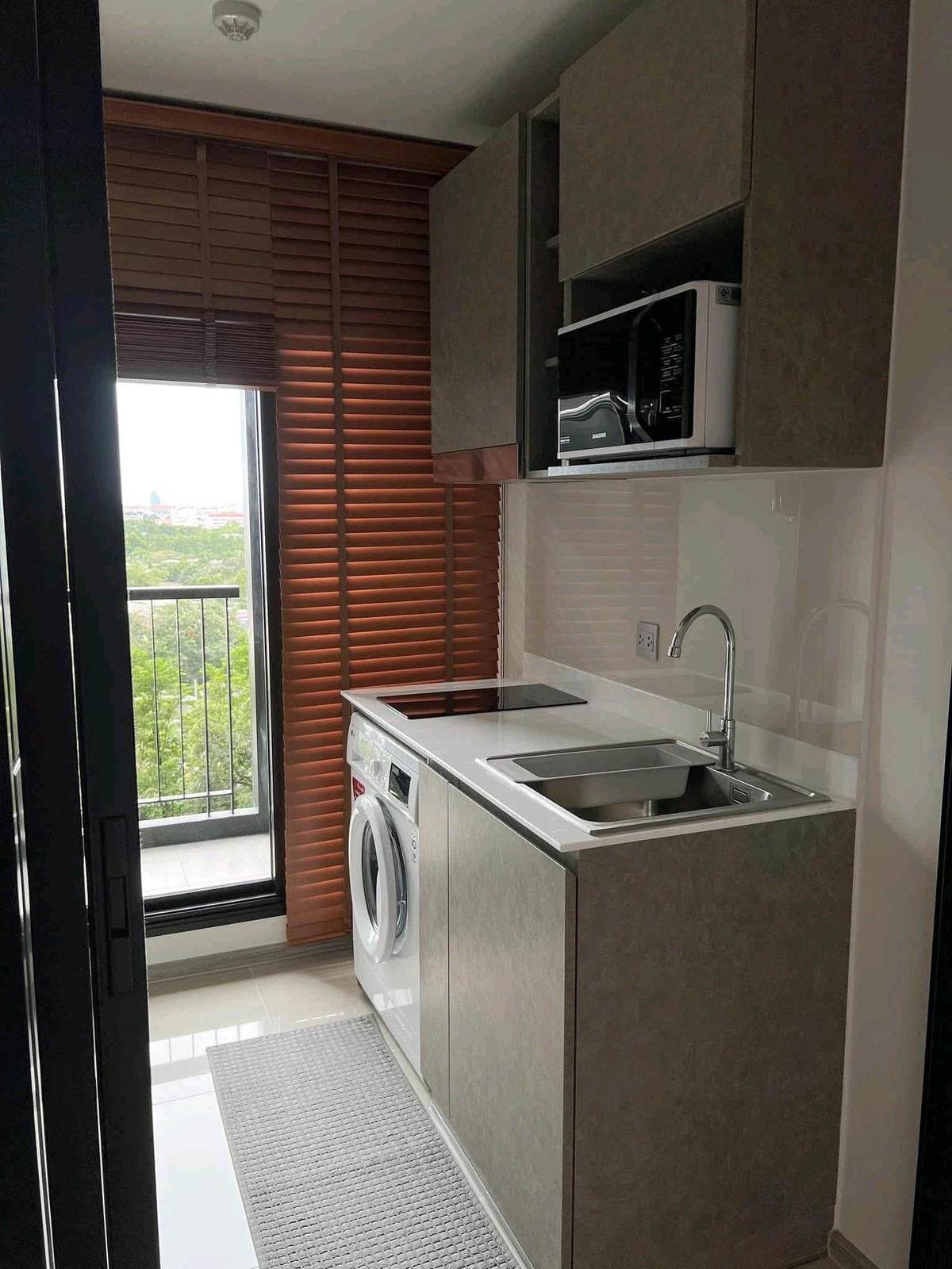 ให้เช่าคอนโดสมุทรปราการ สำโรง : 💫 คอนโดติด BTS ช้างเอราวัณ เดินทางสะดวกมาก เพียงก้าวออกจากโครงการก็ถึงรถไฟฟ้า เหมาะสำหรับคนทำงานในเมืองที่ต้องการความสะดวกสบายทุกวัน