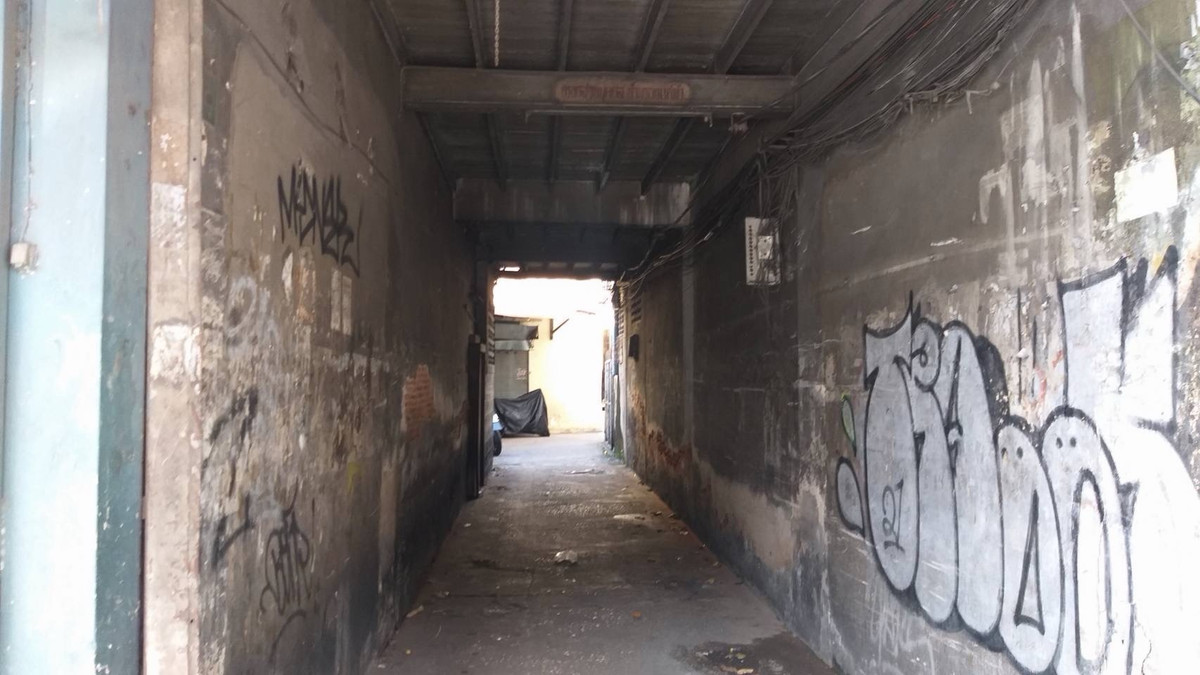 For SaleLandWongwianyai, Charoennakor : Prime Development Land with Existing Buildings for Sale in Thonburi – Wongwian Yai Area Near ICONSIAM & MRT, Ideal for Large-Scale Project Investment