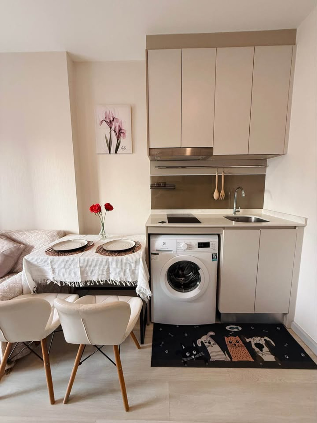 For RentCondoSathorn, Narathiwat : ⭐️ Knightsbridge Prime Sathorn ⭐️ 1 Bed 1 Bath, beautiful room, fully decorated. There are electrical appliances ready.