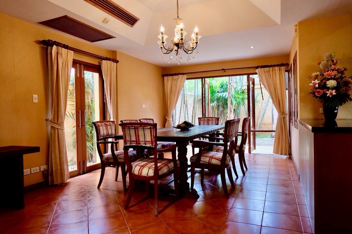 ขายบ้านพัทยา บางแสน ชลบุรี สัตหีบ : พูลวิลล่าสไตล์ไทย-บาหลี 3.5 ชั้น ห่างจากหาดจอมเทียนเพียง 350 เมตร มีสระว่ายน้ำส่วนตัว