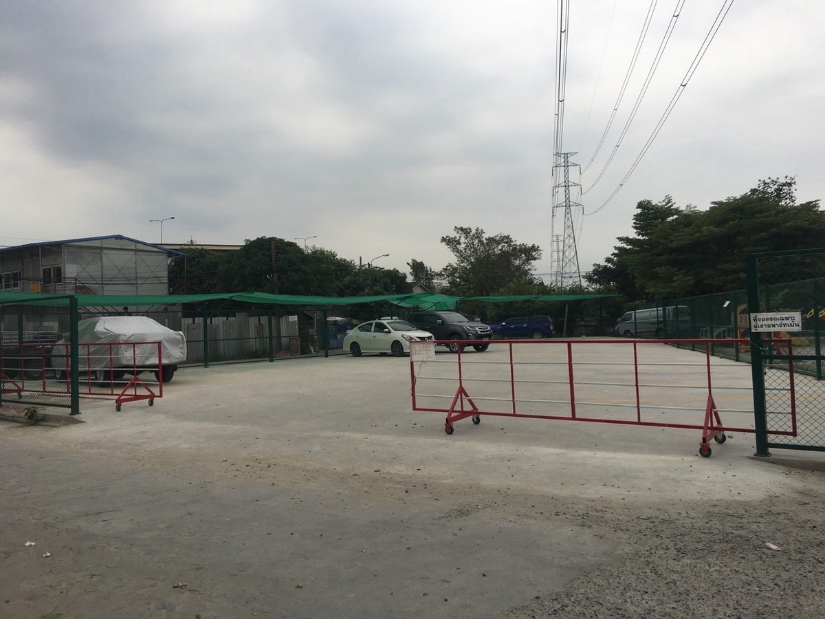 For SaleHotel&Apartment BusinessSamut Prakan,Samrong : Good location behind the corner invest and receive immediate income.