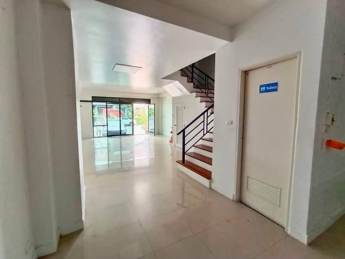 For RentShop HouseSamut Prakan,Samrong : Commercial building for rent Subrungruang City Bangpu Phase 2, near BTS Kheha Station, only 5 minutes.