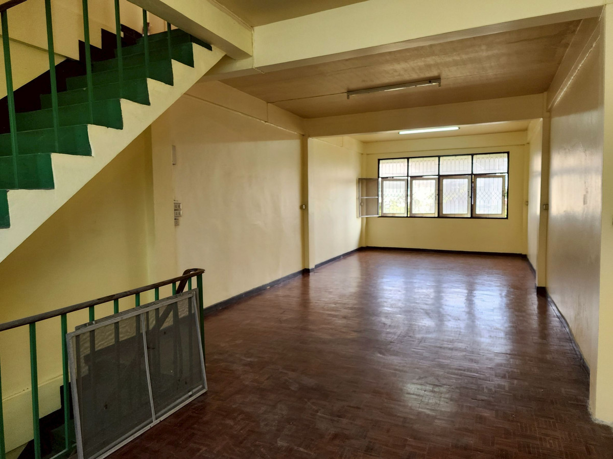 For RentShop HouseBang Sue, Wong Sawang, Tao Pun : Shophouse for rent on the roadside Opposite Wat Soi Thong Pracharat Sai 1 Road, Rama 7, Tel. 065-925-3163