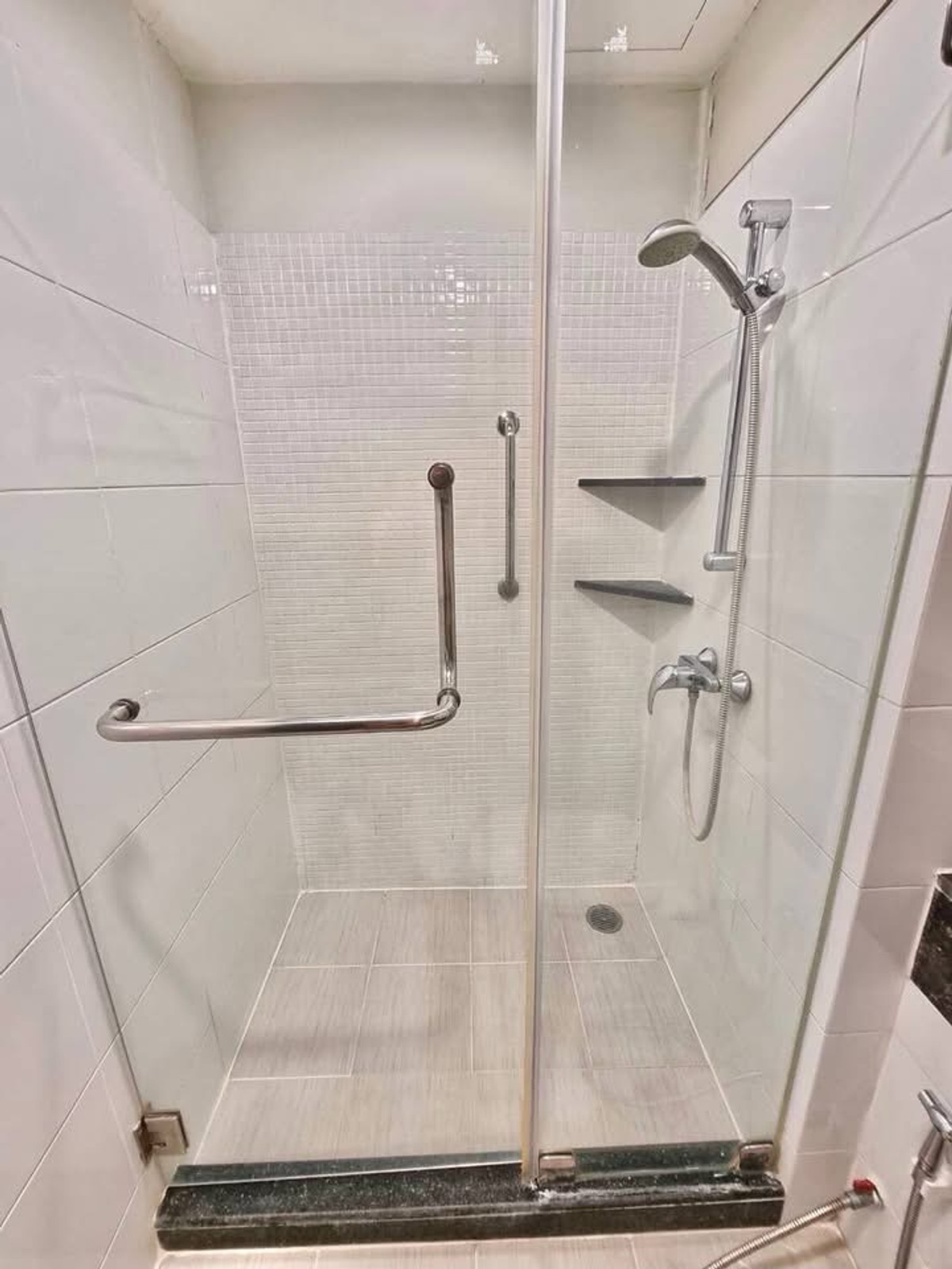 ให้เช่าคอนโดรัชดา ห้วยขวาง : ✨ ให้เช่า คอนโด Diamond Ratchada 12 
(B6902055) 
ใกล้ MRT ห้วยขวาง เดินเพียง 200 เมตร

💰 ค่าเช่า 29,000 บาท / เดือน
(รวมค่าส่วนกลาง + ที่จอดรถแล้ว)