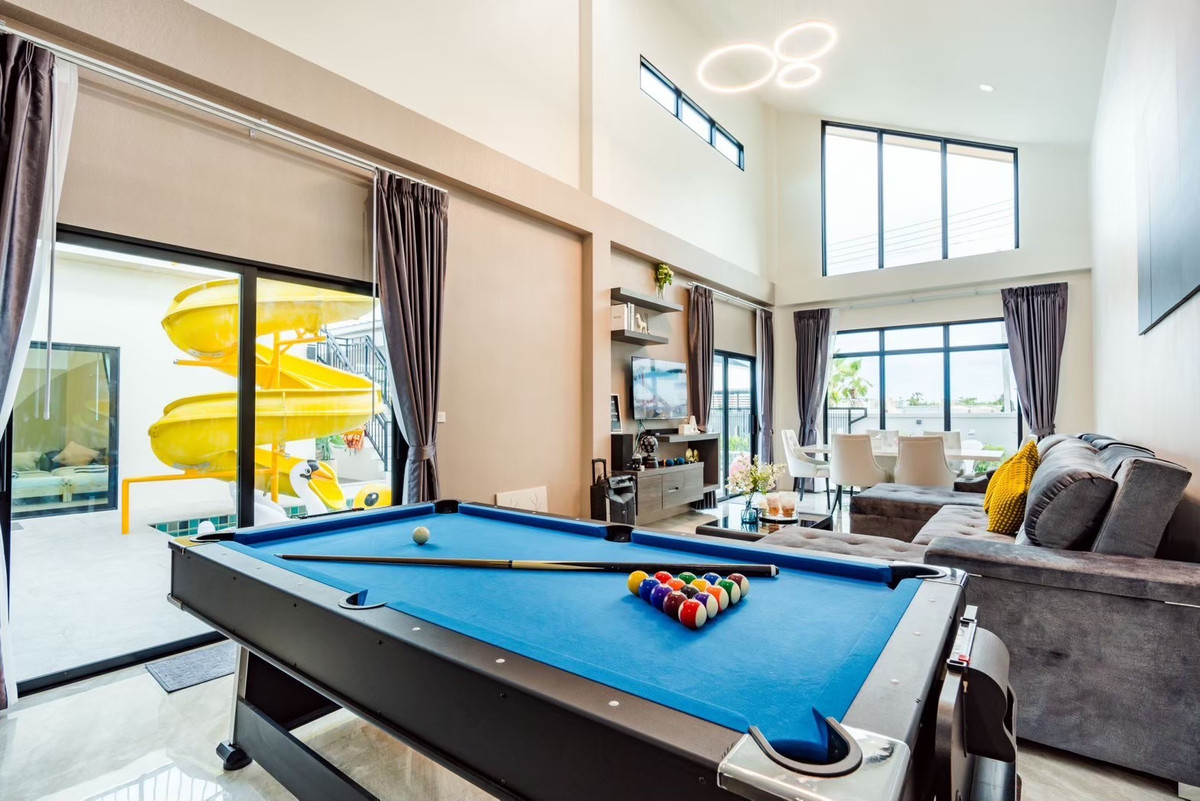 ขายชะอำ เพชรบุรี : วันหยุดของครอบครัวคุณ — ควรมี สไลเดอร์ 15 เมตร รออยู่ 🎢 และเมื่อคุณกลับบ้าน พูลวิลล่าหลังนี้ยังทำงานแทนคุณ — รับ 35,000 บาท/เดือน เป็น Passive Income 💰 Yield 5%