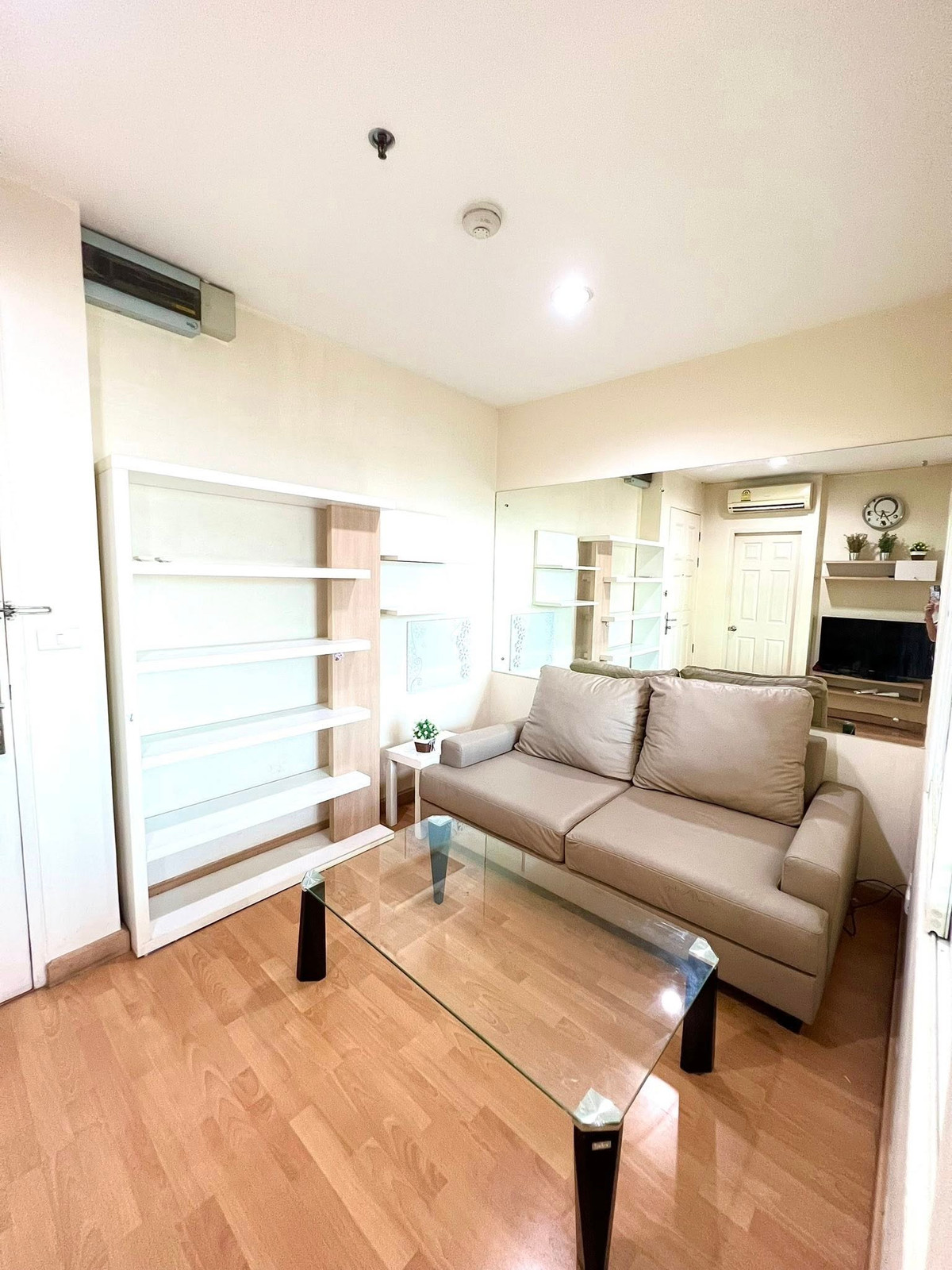 For RentCondoAri,Anusaowaree : 🔥🔥 For rent Life @ Phahon - Ari 🔥🔥 Condo, good location, next to Phahon Yothin Road, near BTS Saphan Khwai.