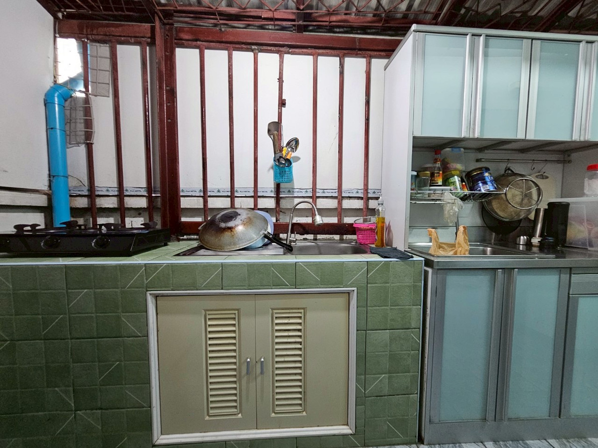 For SaleTownhomeKaset Nawamin,Ladplakao : Urgent sale price reduction!! Areeya Daily Kaset-Nawamin, 3-story townhome, area 16.9 sq m., functions: 3 bedrooms, 4 bathrooms, 2 parking spaces, beautiful house, ready to move in. Good location, convenient travel Near Central Ramintra and agricultural u