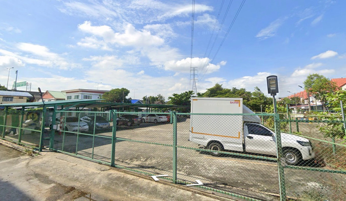 For SaleHotel&Apartment BusinessSamut Prakan,Samrong : Good location behind the corner invest and receive immediate income.