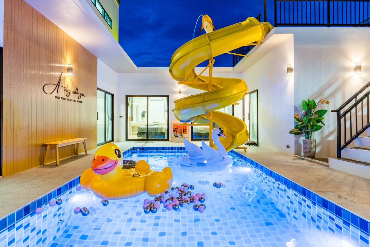 ขายชะอำ เพชรบุรี : วันหยุดของครอบครัวคุณ — ควรมี สไลเดอร์ 15 เมตร รออยู่ 🎢 และเมื่อคุณกลับบ้าน พูลวิลล่าหลังนี้ยังทำงานแทนคุณ — รับ 35,000 บาท/เดือน เป็น Passive Income 💰 Yield 5%