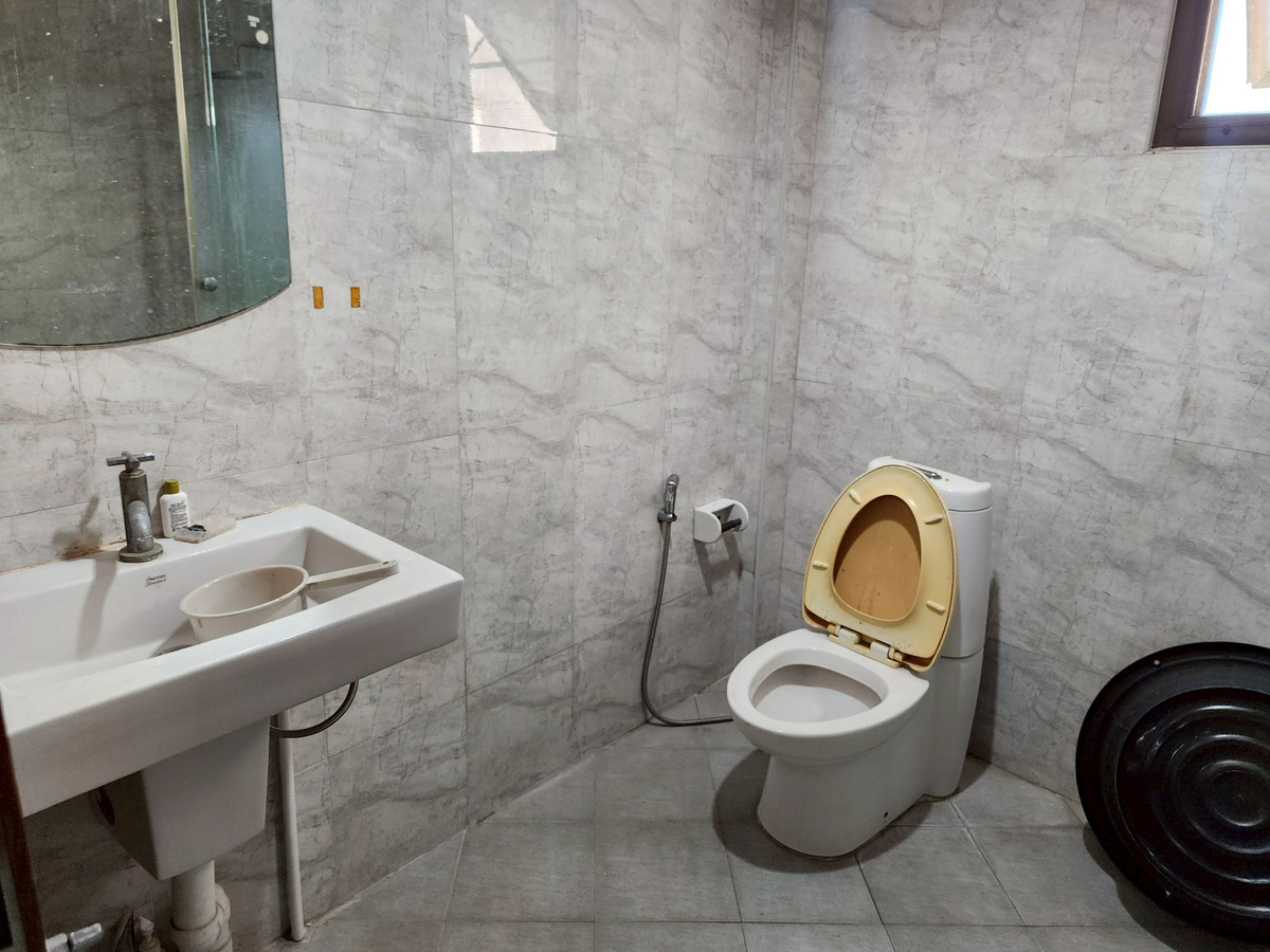 For RentShop HouseBang Sue, Wong Sawang, Tao Pun : Shophouse for rent on the roadside Opposite Wat Soi Thong Pracharat Sai 1 Road, Rama 7, Tel. 065-925-3163