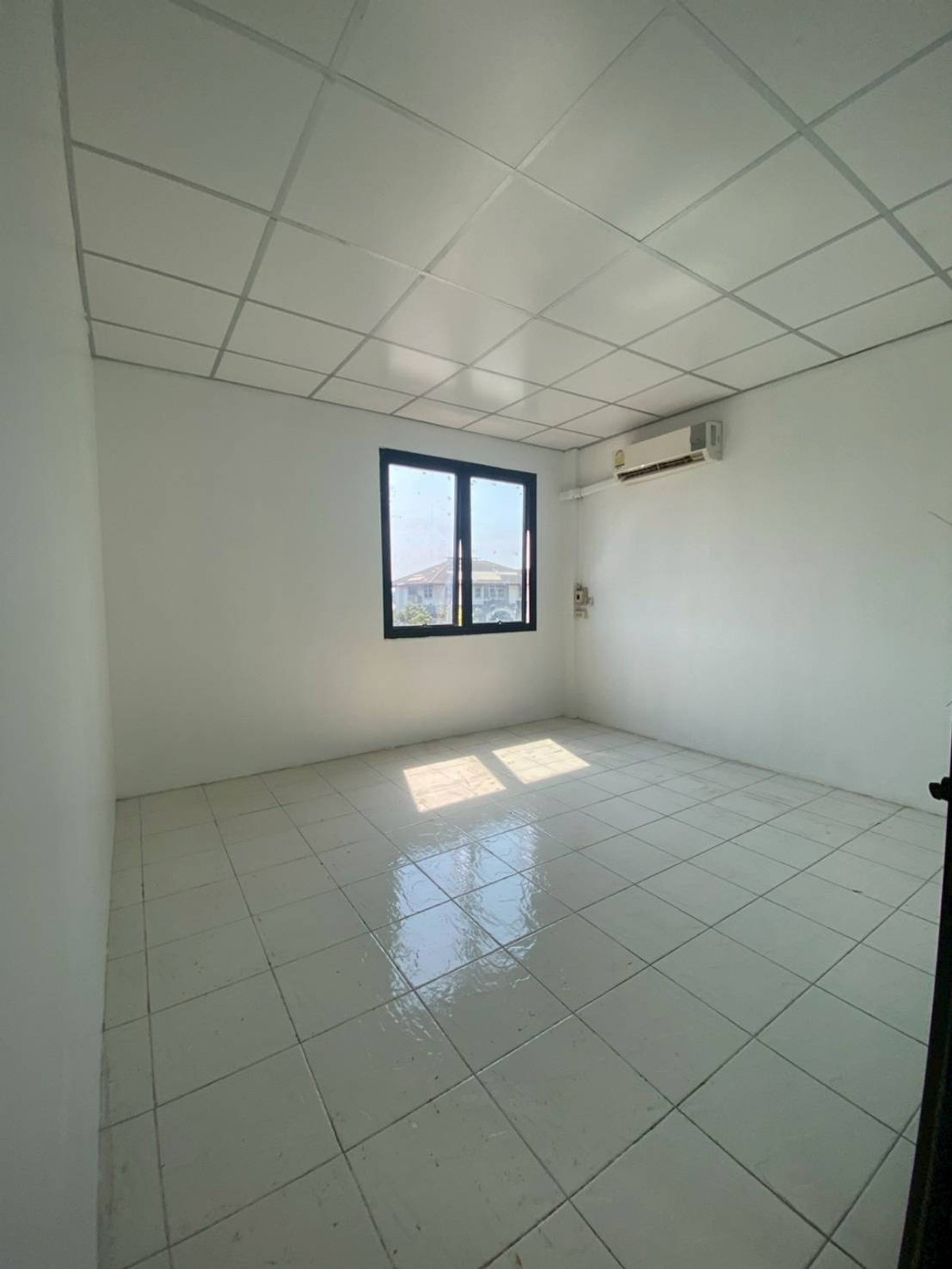 ให้เช่าอาคารพาณิชย์โชคชัย4 ลาดพร้าว71 : ให้เช่าอาคารพาณิชย์ ใกล้ โรงเรียนสตรีวิทยา 2 เพียง 4 นาที