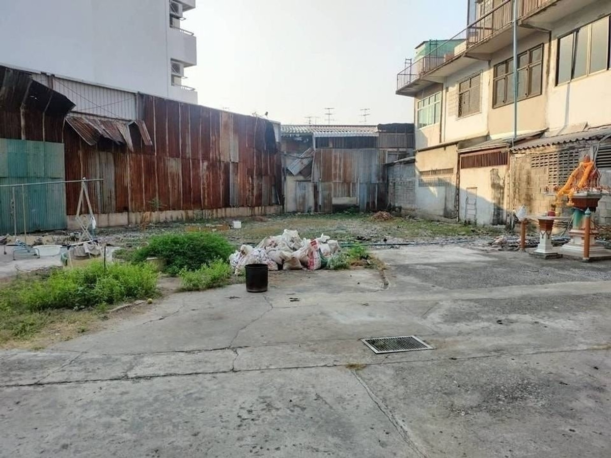 ให้เช่าวงเวียนใหญ่ เจริญนคร : ให้เช่าถูกมาก เหมาะทำร้านอาหาร ตึก 1/2ไร่  พร้อมอาคาร 4 ชั้น ติดสาทร ใกล้รถไฟฟ้า ติดโรงพยาบาลเยอะ