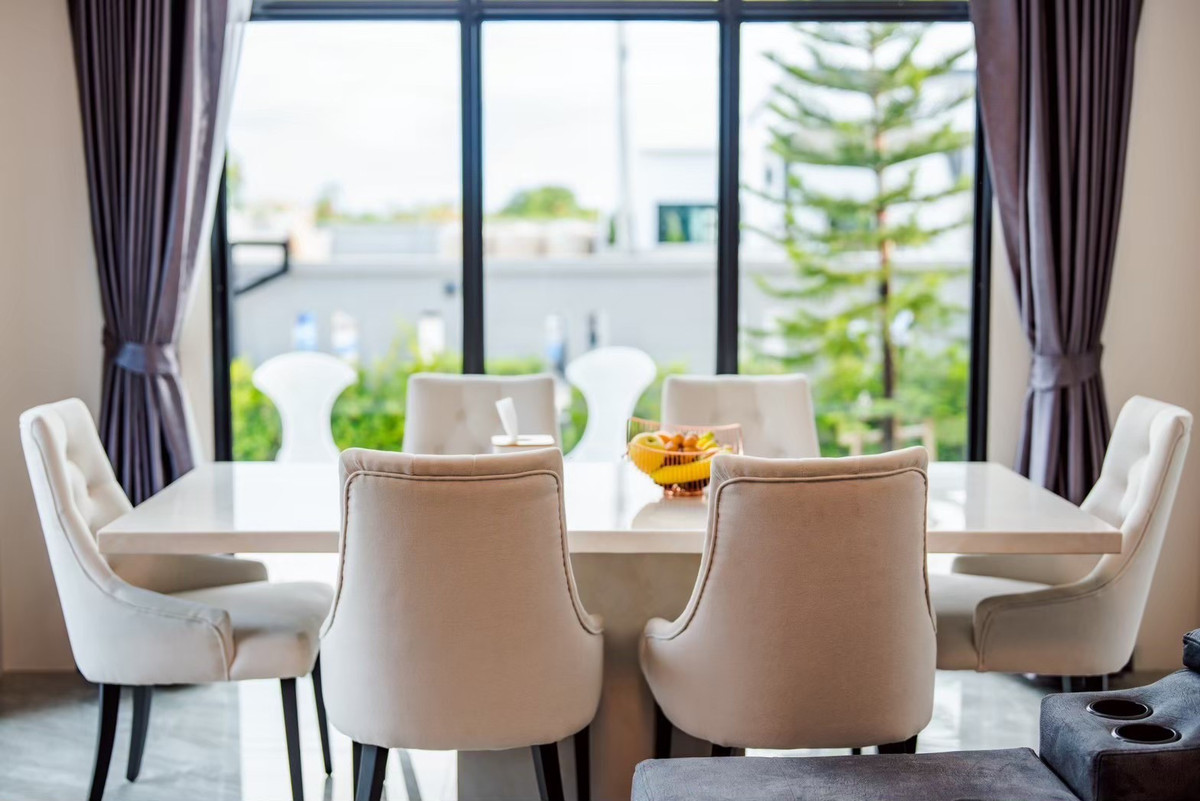 ขายชะอำ เพชรบุรี : วันหยุดของครอบครัวคุณ — ควรมี สไลเดอร์ 15 เมตร รออยู่ 🎢 และเมื่อคุณกลับบ้าน พูลวิลล่าหลังนี้ยังทำงานแทนคุณ — รับ 35,000 บาท/เดือน เป็น Passive Income 💰 Yield 5%