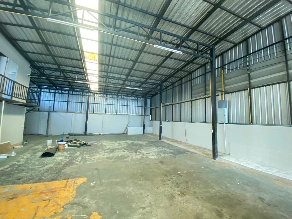 ให้เช่าโกดังพระราม 5 ราชพฤกษ์ บางกรวย : โกดัง ใกล้ถนน นครอินทร์ ไฟ 3เฟส พื้นที่ใช้สอย 360 ตรม.  มี office 2ชั้น 