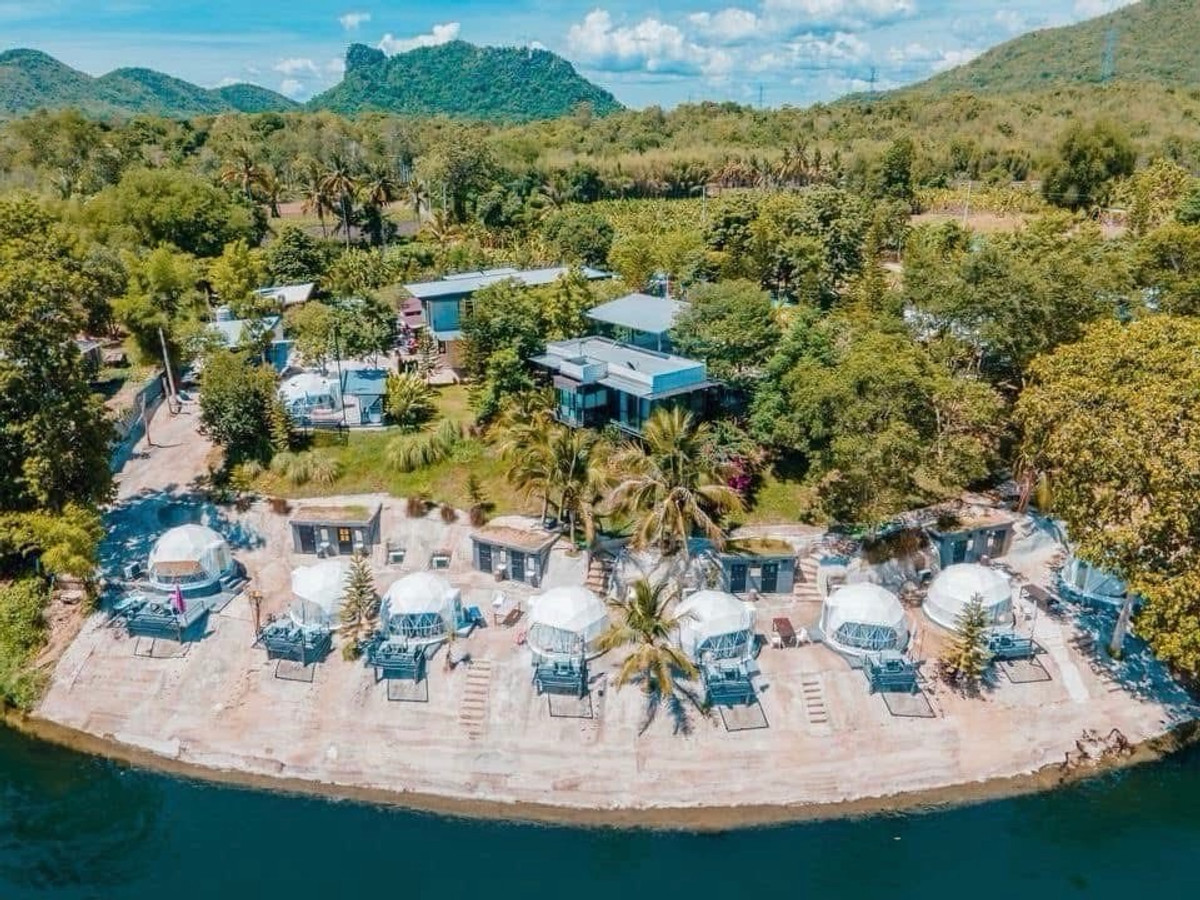 ขายกิจการโรงแรม & กิจการอพาร์ตเมนต์ชะอำ เพชรบุรี : ขายกิจการรีสอร์ทติดแม่น้ำเพชรบุรี ใกล้แหล่งท่องเที่ยวแก่งกระจาน ฐานลูกค้าชัด เพจผู้ติดตามกว่า 50,000 คน ธุรกิจท่องเที่ยวพร้อมรับช่วงดำเนินกิจการต่อทันที