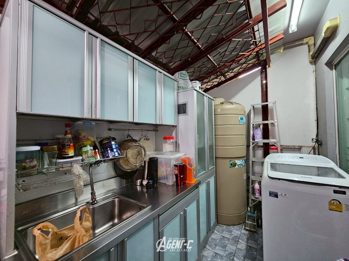 For SaleTownhomeKaset Nawamin,Ladplakao : Urgent sale price reduction!! Areeya Daily Kaset-Nawamin, 3-story townhome, area 16.9 sq m., functions: 3 bedrooms, 4 bathrooms, 2 parking spaces, beautiful house, ready to move in. Good location, convenient travel Near Central Ramintra and agricultural u