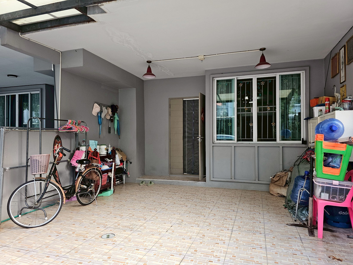 For SaleTownhomeKaset Nawamin,Ladplakao : Urgent sale price reduction!! Areeya Daily Kaset-Nawamin, 3-story townhome, area 16.9 sq m., functions: 3 bedrooms, 4 bathrooms, 2 parking spaces, beautiful house, ready to move in. Good location, convenient travel Near Central Ramintra and agricultural u