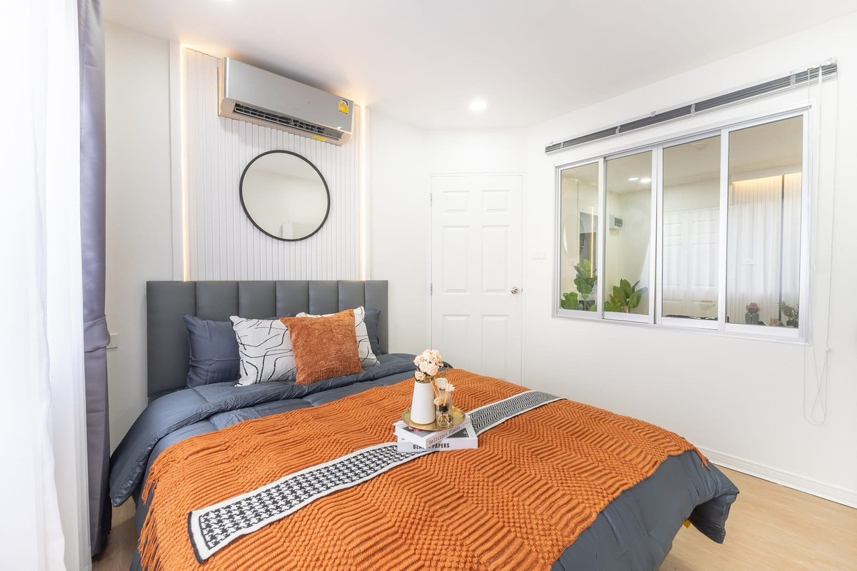 For SaleCondoRamkhamhaeng, Hua Mak : #Ramkhamhaeng 𝟰𝟯/𝟭 || 💵 Installments 𝟱,𝙭𝙭𝙭 only || 🚗 Through Soi Lat Phrao 𝟭𝟭𝟮 || 𝟱 Minutes Town in Town || 𝟱 Minutes Ramkhamhaeng University ||