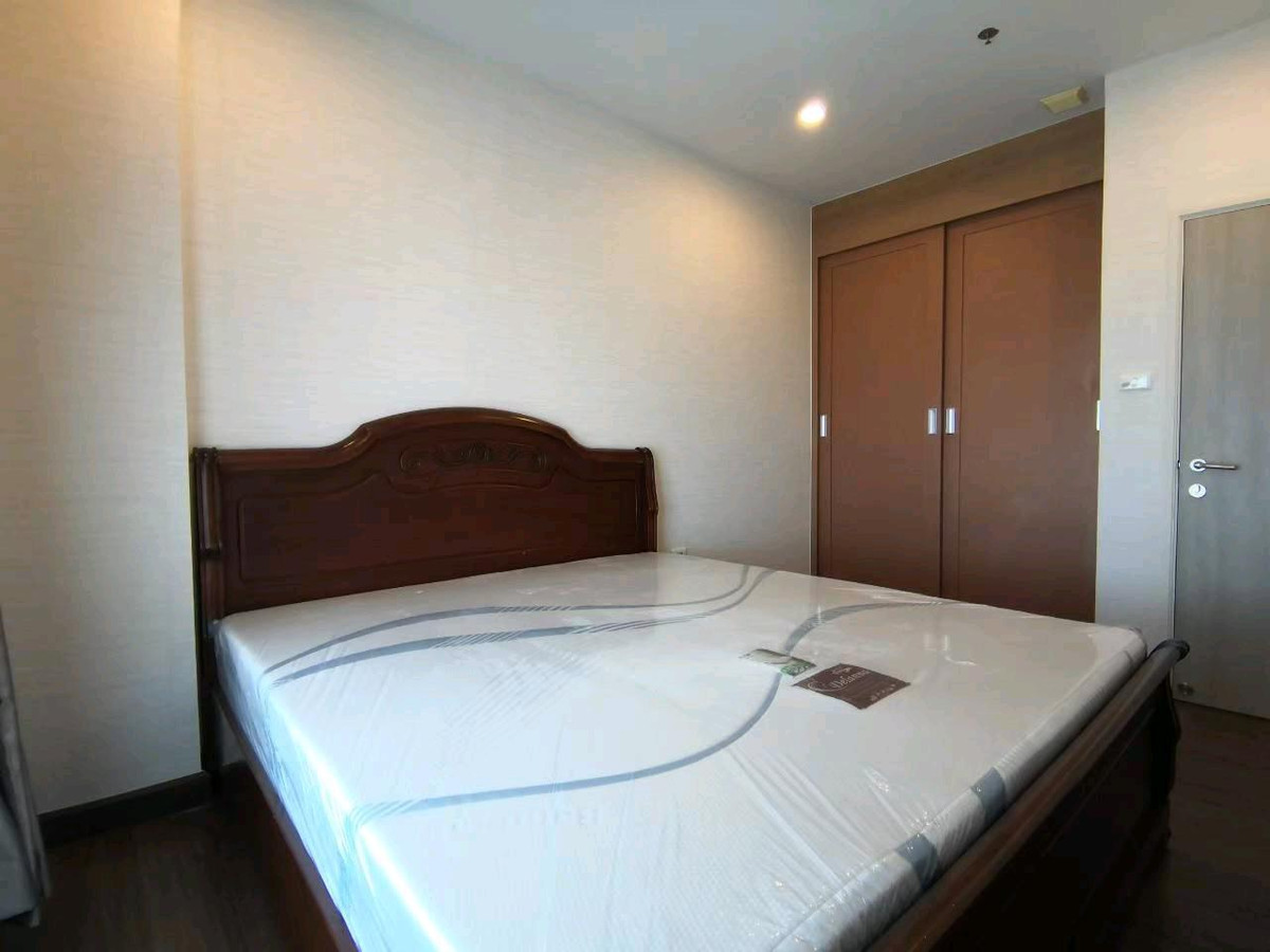 ให้เช่าคอนโดสาทร นราธิวาส : 💥💥2นอนแบบนี้มีห้องเดียว✅ศุภาลัย ไลท์ สาทร-เจริญราษฎร์
ชั้น 15 ขนาด 80 ตร.ม 
ห้องมุม วิวหันทางสาทร-สีลม
ทิศเหนือ เห็นพลุ 
2 ห้องนอน 2 ห้องน้ำ
1 ห้องนั่งเล่น 1 ห้องครัวบิวท์อิน
เฟอร์และเครื่องใช้ไฟฟ้าครบ