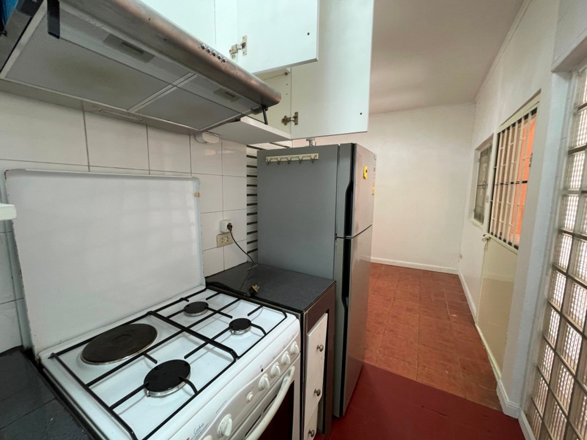 For RentHouseSukhumvit, Asoke, Thonglor : One-story detached house with garden, 170 sq m. with 3 bedrooms, pets allowed, Sukhumvit, about 10 minutes from Thonglor BTS station.