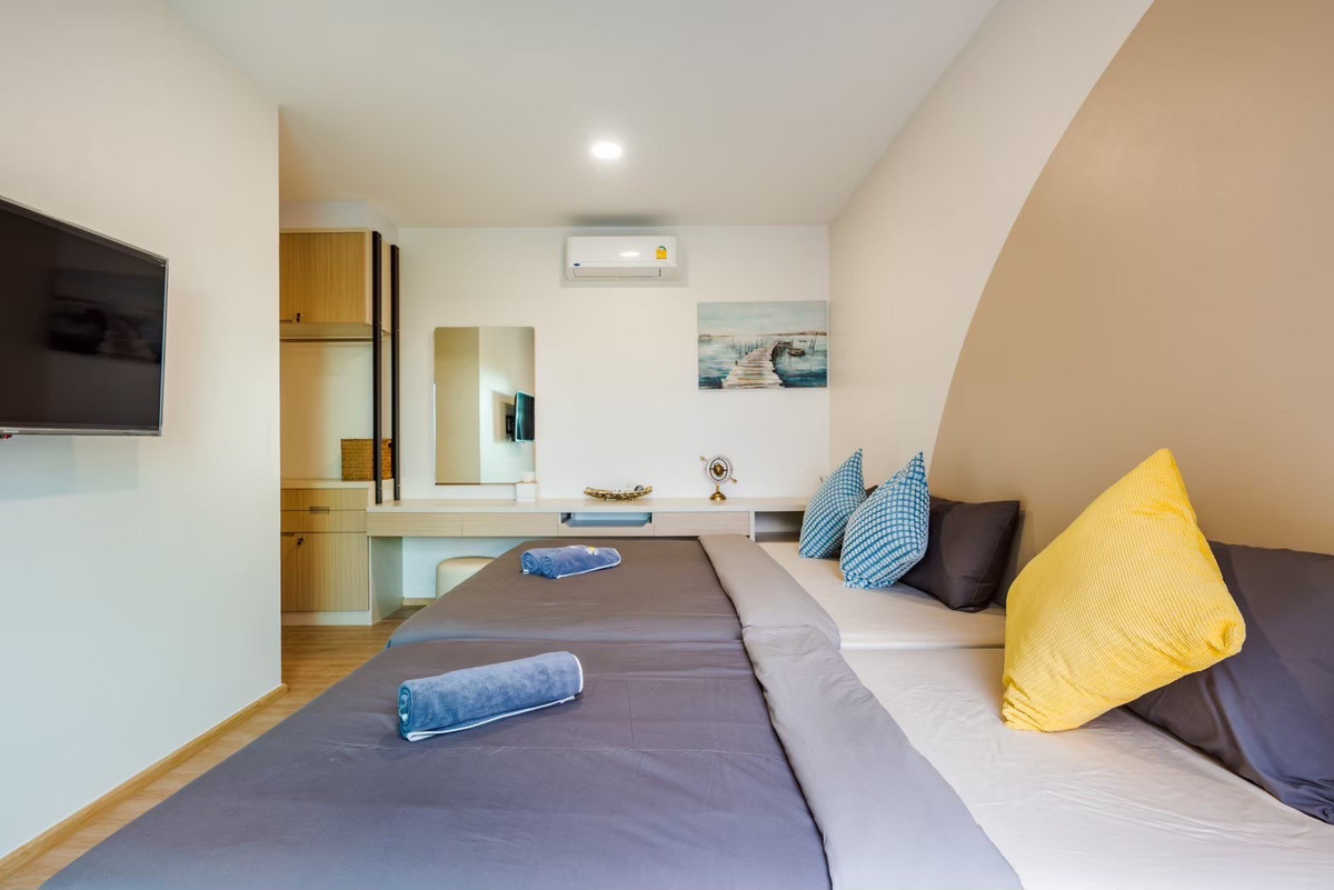 ขายชะอำ เพชรบุรี : วันหยุดของครอบครัวคุณ — ควรมี สไลเดอร์ 15 เมตร รออยู่ 🎢 และเมื่อคุณกลับบ้าน พูลวิลล่าหลังนี้ยังทำงานแทนคุณ — รับ 35,000 บาท/เดือน เป็น Passive Income 💰 Yield 5%