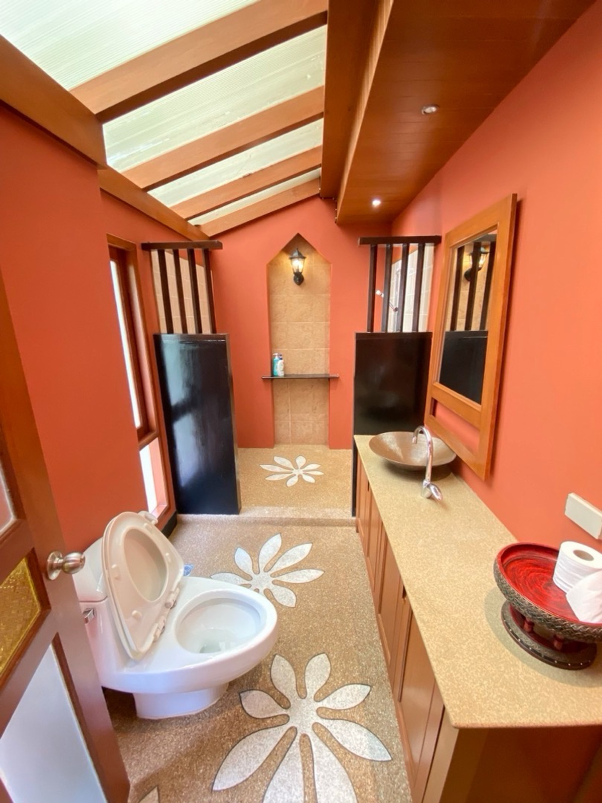 ขายบ้านพัทยา บางแสน ชลบุรี สัตหีบ : ขายพร้อมผู้เช่า 31/12/ 2570
พูลวิลล่าสไตล์ไทย-บาหลี 3.5 ชั้น ห่างจากหาดจอมเทียนเพียง 350 เมตร มีสระว่ายน้ำส่วนตัว