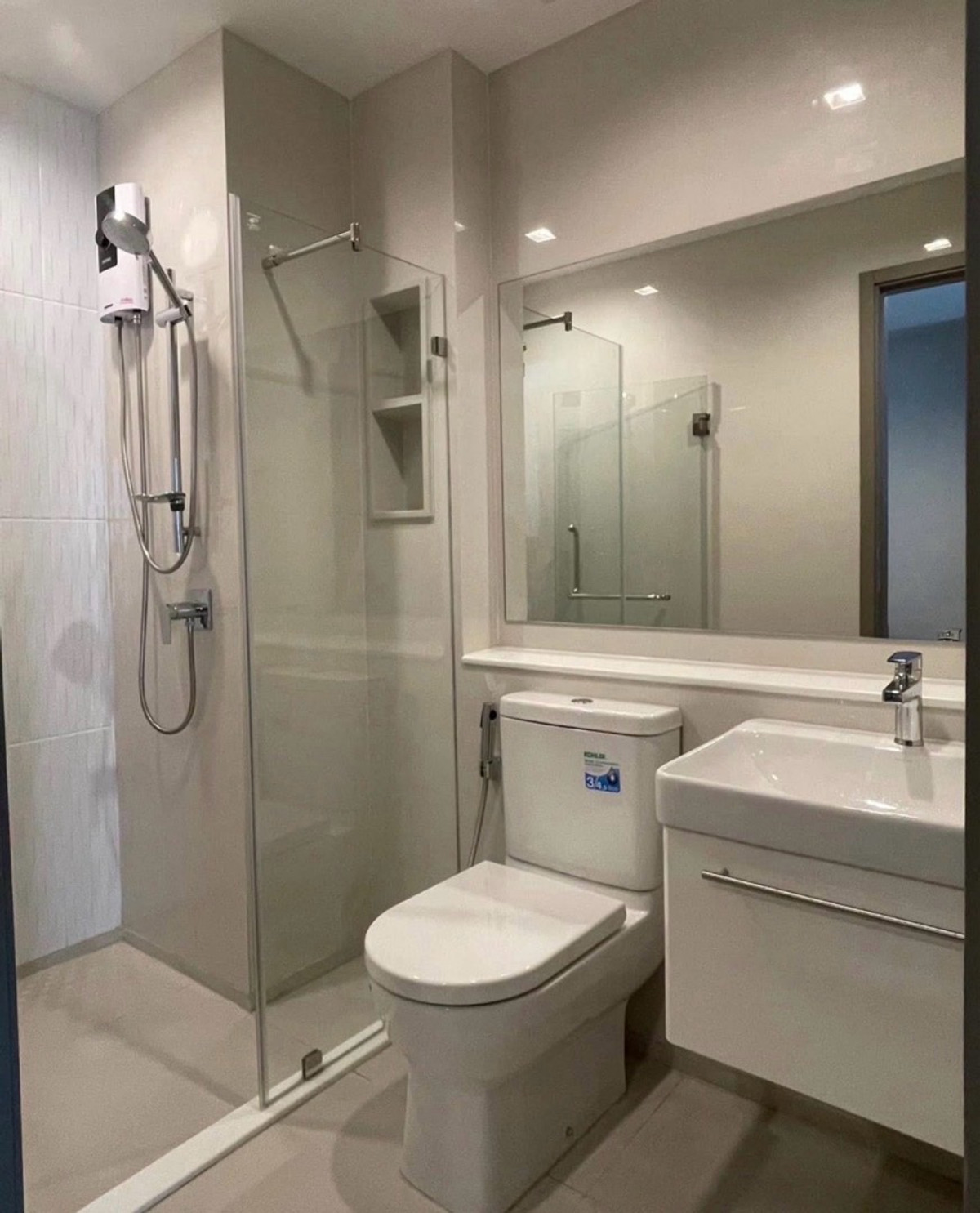 ให้เช่าคอนโดพระราม 9 เพชรบุรีตัดใหม่ RCA : #Z4865💥 060369 🔥ให้เช่าคอนโด Life Asoke Hype