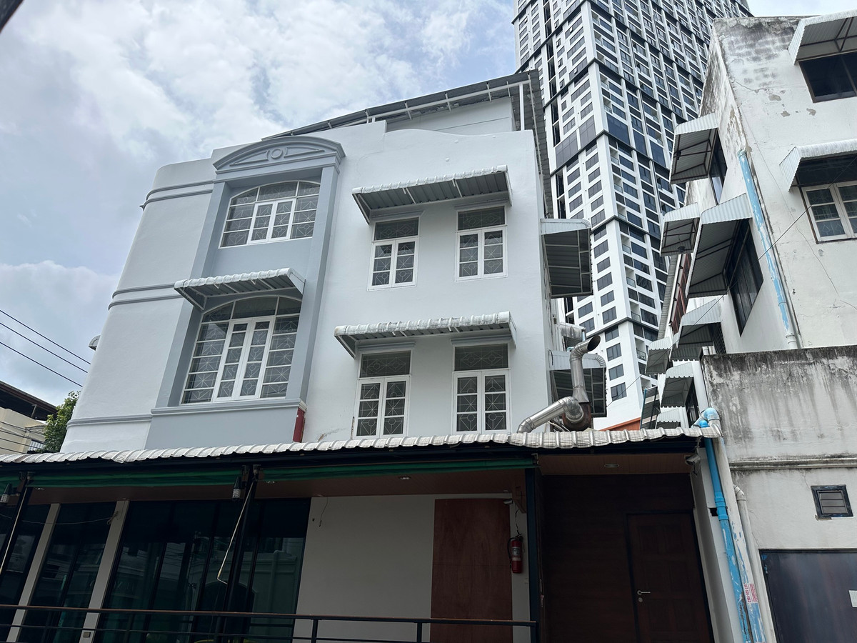 ขายทาวน์โฮมพระราม 9 เพชรบุรีตัดใหม่ RCA : ขายทาวน์โฮม พระราม9 ซอย11 ห้วยขวาง