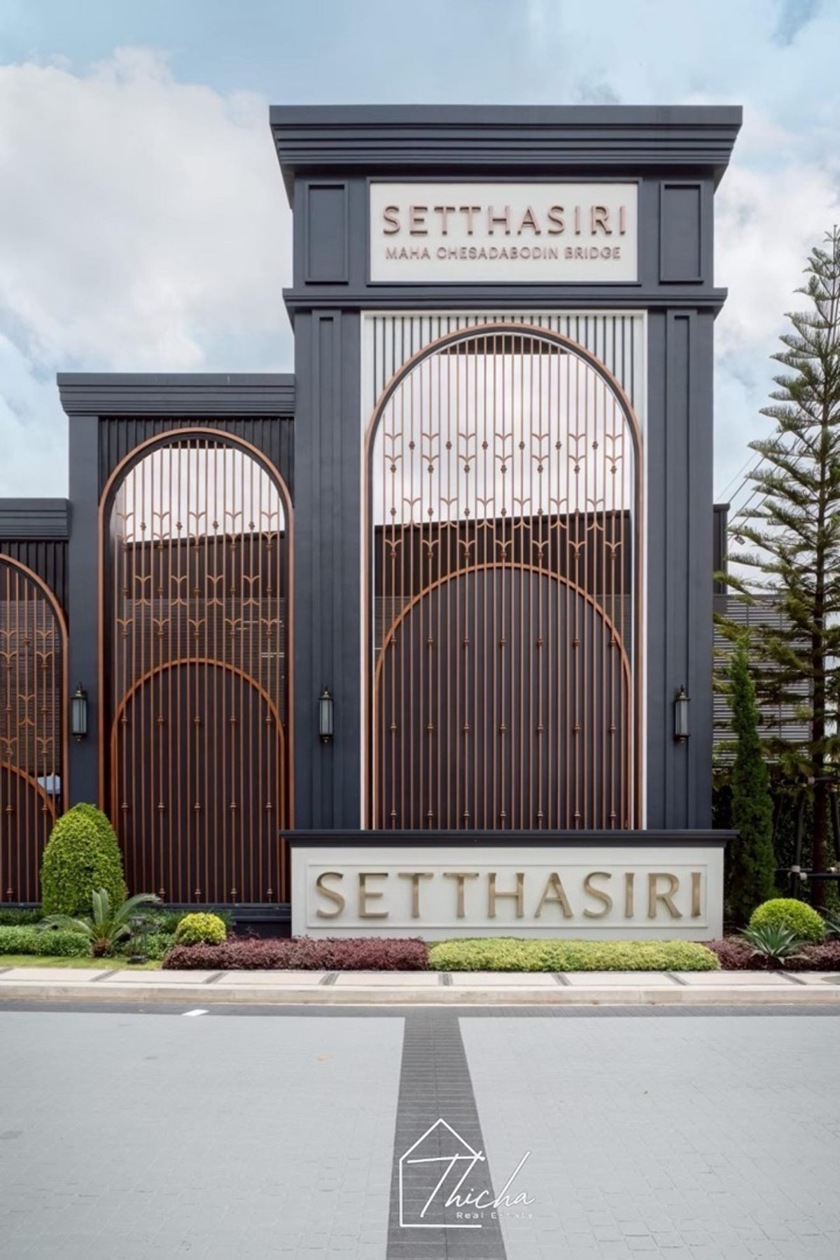 For SaleHouseRama5, Ratchapruek, Bangkruai : Big house, potential location, convenient to walk around town.
 Next to the road
Setthasiri Maha Jesadabodin Bridge