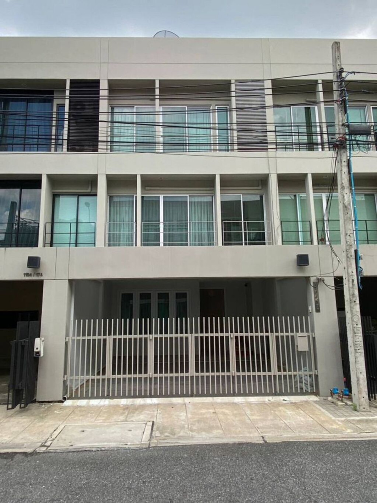 For RentTownhomePattanakan, Srinakarin : For Rent Noble Cube - Pattanakarn Unit 1104/175 (Suitable for use as a home office) (Northwest facing)