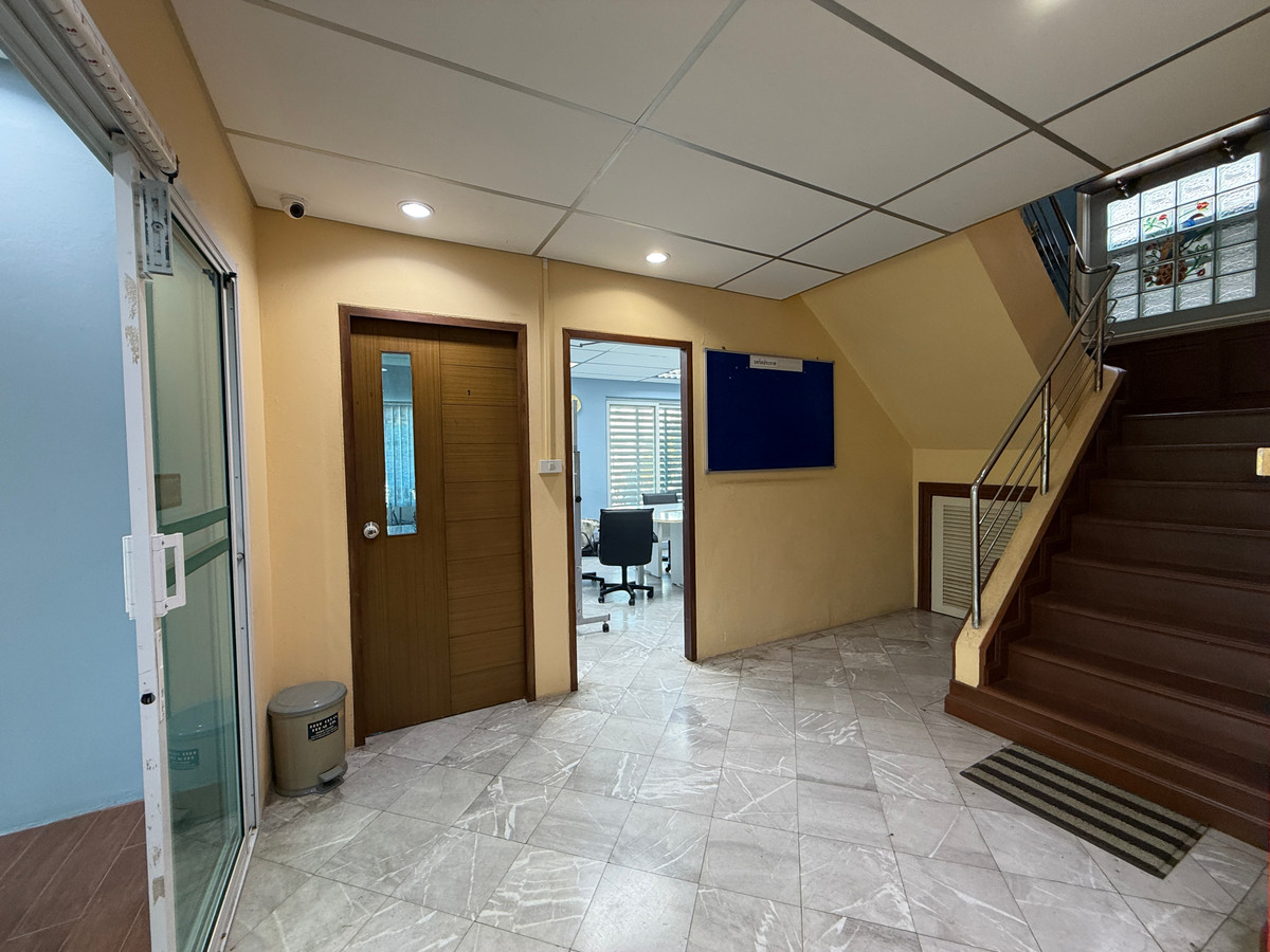 For SaleWarehouseSamut Prakan,Samrong : Home office with warehouse for sale, Thepharak – Bang Pla, Suriwan Village. Near Thepharak main road, only 2 km.