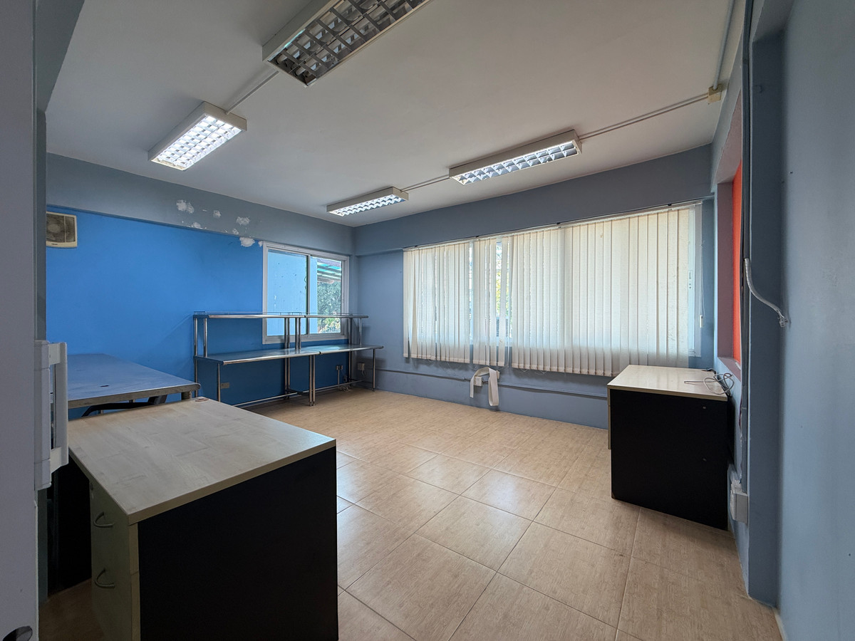 For SaleWarehouseSamut Prakan,Samrong : Home office with warehouse for sale, Thepharak – Bang Pla, Suriwan Village. Near Thepharak main road, only 2 km.