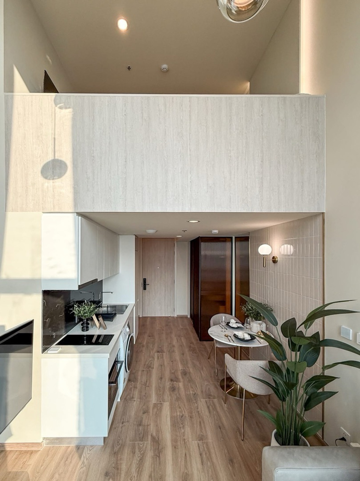 ให้เช่าคอนโดอารีย์ อนุสาวรีย์ : ให้เช่า Noble Form Thonglor (สุขุมวิท 55) 
✨ห้องแบบ Duplex ชั้น 39 (ชั้นสูง วิวเมืองสวย)