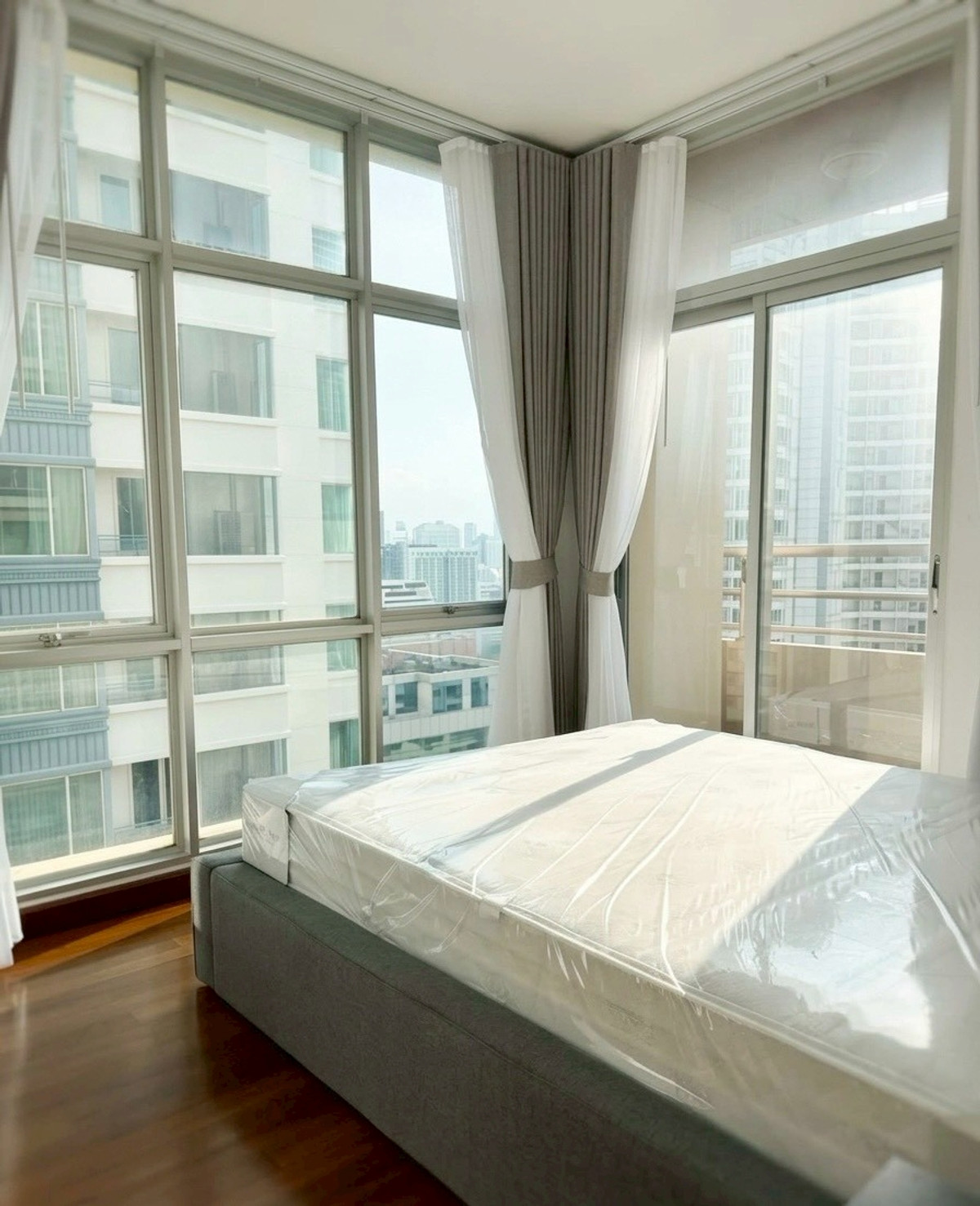 ให้เช่าคอนโดวิทยุ ชิดลม หลังสวน : 🌿🐶 ปล่อยเช่าคอนโดหรู 3 ห้องนอน ใจกลางหลังสวน – Grand Langsuan 🐾 เลี้ยงสัตว์ได้!