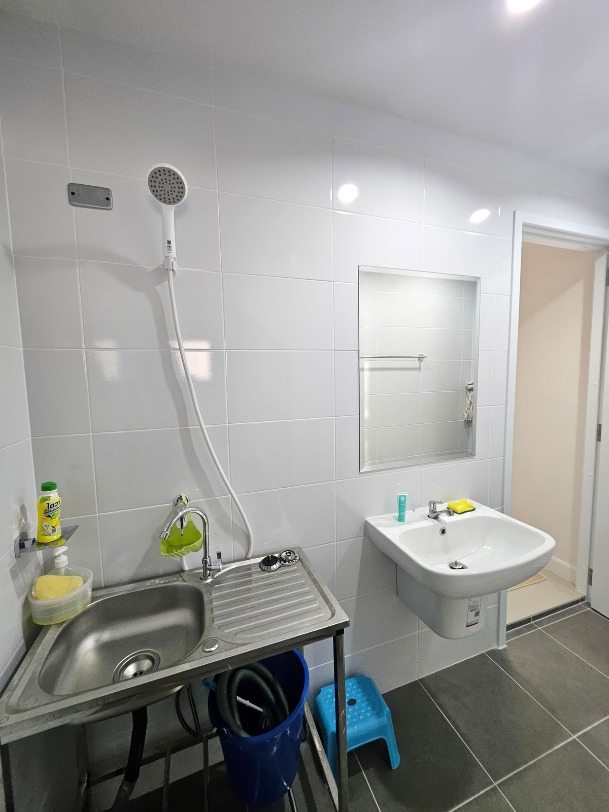 ให้เช่าทาวน์โฮมราษฎร์บูรณะ สุขสวัสดิ์ : [เช่าด่วน] ทาวน์โฮม Minimal Modern ทิศเหนือรับลม ไม่ร้อนแดด! 🏠