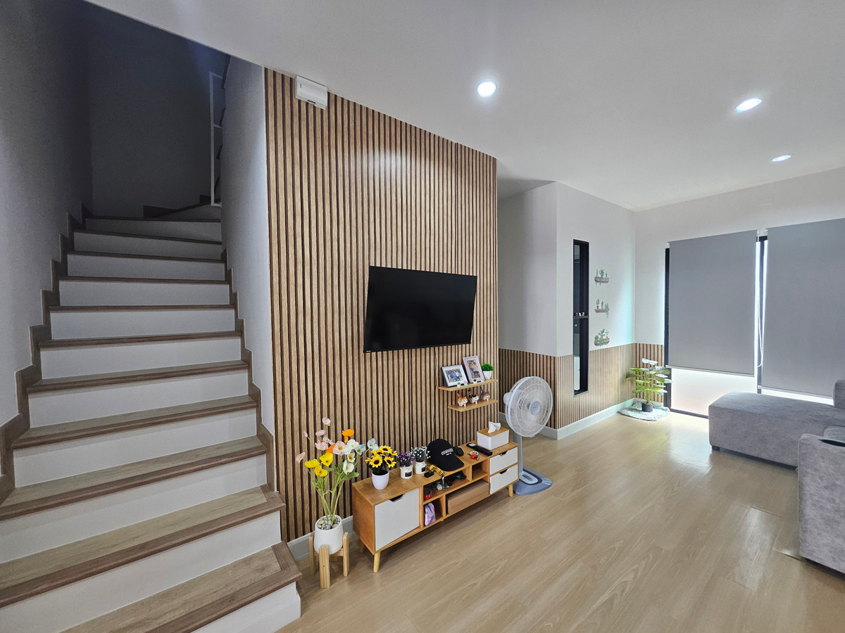 ให้เช่าทาวน์โฮมราษฎร์บูรณะ สุขสวัสดิ์ : [เช่าด่วน] ทาวน์โฮม Minimal Modern ทิศเหนือรับลม ไม่ร้อนแดด! 🏠