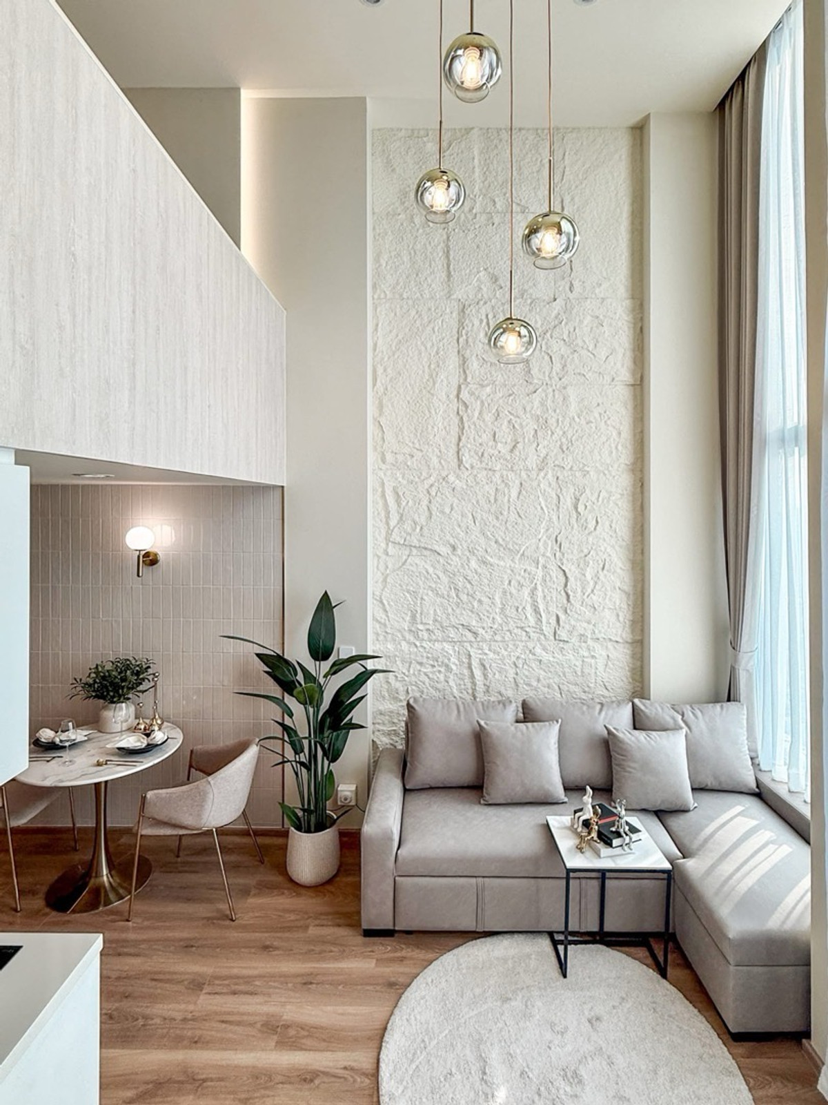 ให้เช่าคอนโดอารีย์ อนุสาวรีย์ : ให้เช่า Noble Form Thonglor (สุขุมวิท 55) 
✨ห้องแบบ Duplex ชั้น 39 (ชั้นสูง วิวเมืองสวย)