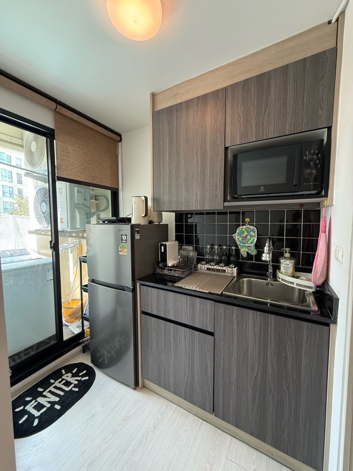 For RentCondoBangna, Bearing, Lasalle : Condo for rent Studio Room Poolview 24sqm. BTS Bearing.