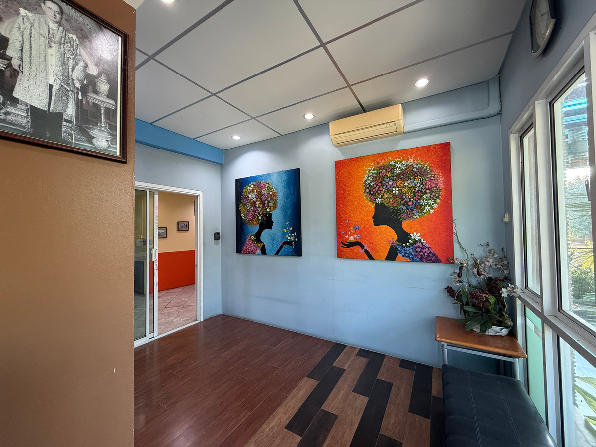 For SaleWarehouseSamut Prakan,Samrong : Home office with warehouse for sale, Thepharak – Bang Pla, Suriwan Village. Near Thepharak main road, only 2 km.