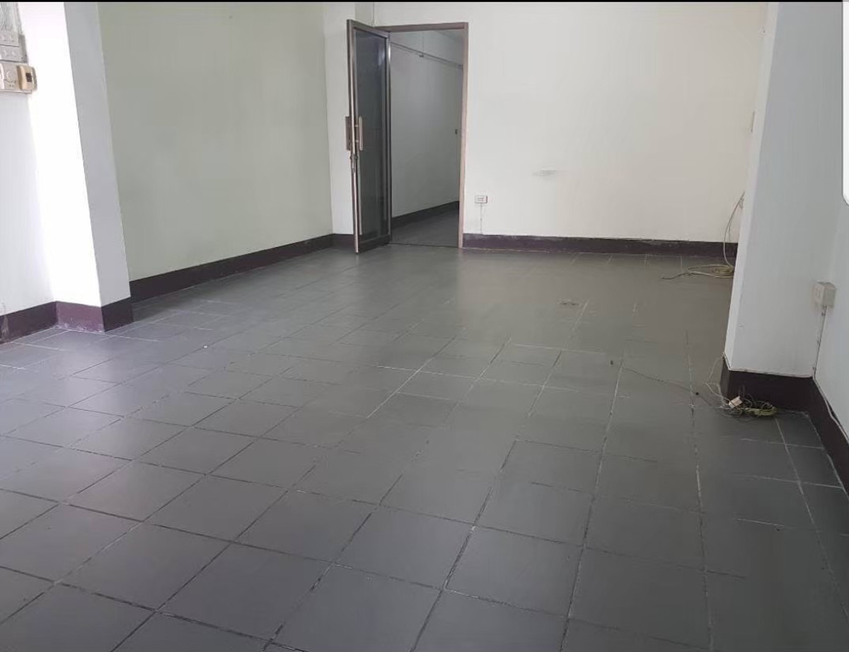 For SaleShop HouseChiang Mai : 94899 - Commercial building for sale, 3 and a half floors, Chang Khlan location. Chiang Mai business center