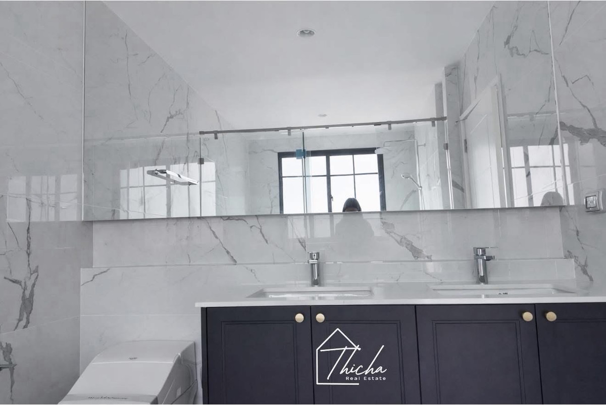 For SaleHouseRama5, Ratchapruek, Bangkruai : Big house, potential location, convenient to walk around town.
 Next to the road
Setthasiri Maha Jesadabodin Bridge