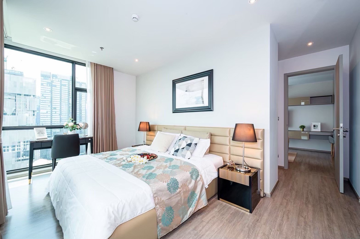 For RentCondoSukhumvit, Asoke, Thonglor : 🔥 Rare Find! Biggest Unit in Rhythm Ekkamai ### 80 Sq.m. Corner Suite | High Floor with Bathtub 🏙️