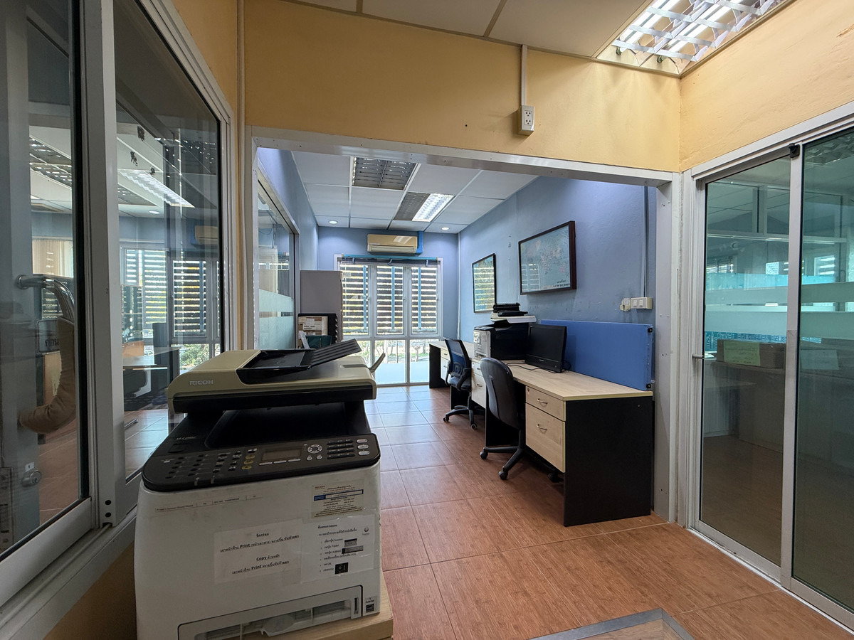 For SaleWarehouseSamut Prakan,Samrong : Home office with warehouse for sale, Thepharak – Bang Pla, Suriwan Village. Near Thepharak main road, only 2 km.